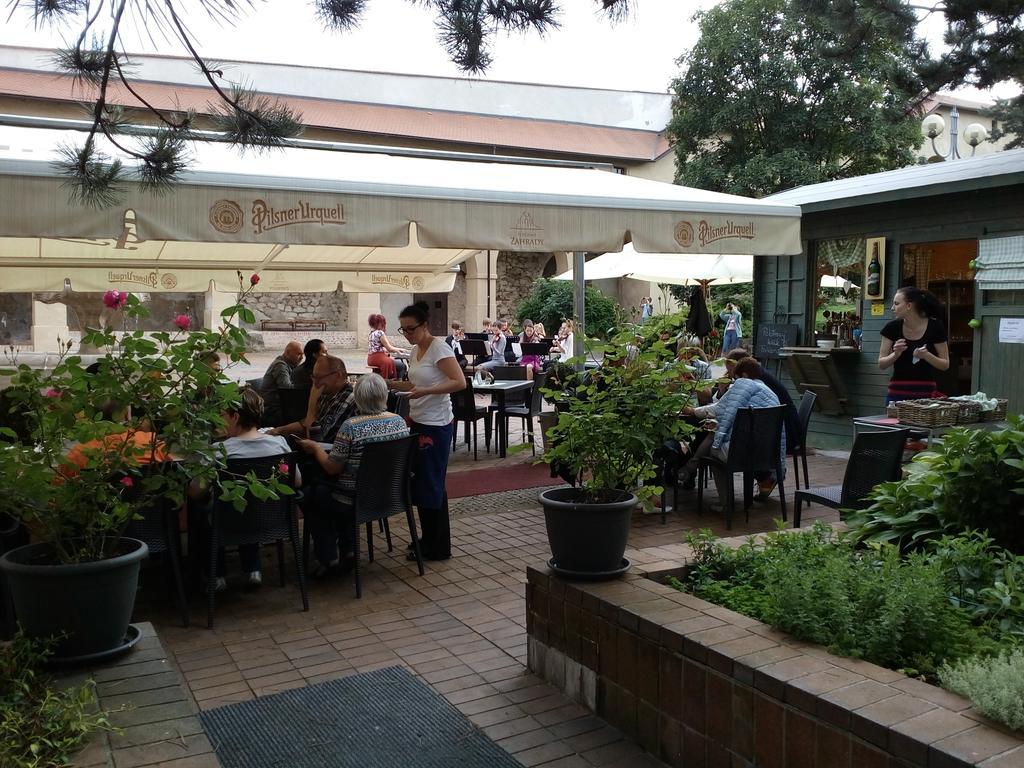 Apartments Rose Garden เดชชิน ภายนอก รูปภาพ